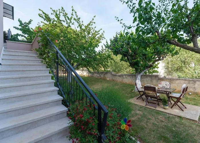 Apartman David With Balcony