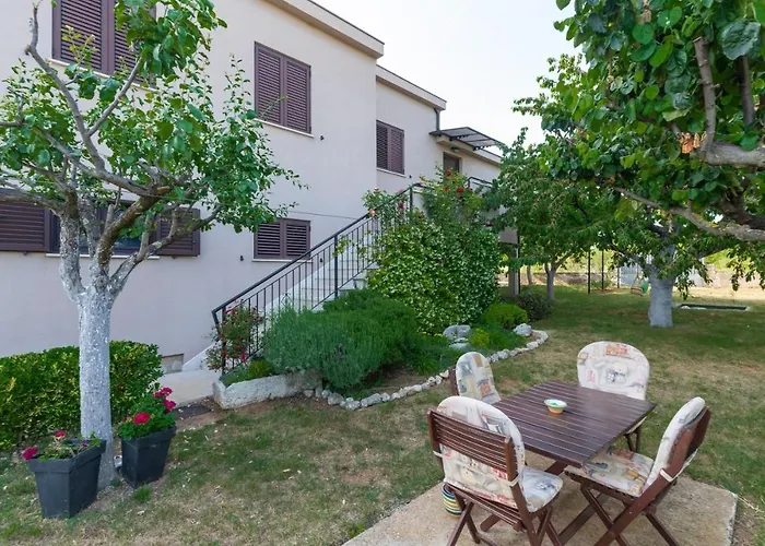 Apartman David With Balcony