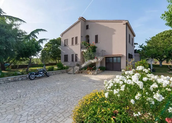 David With Balcony Apartman