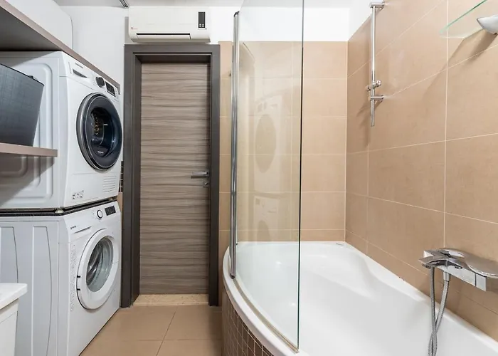 David With Balcony * Dracevac