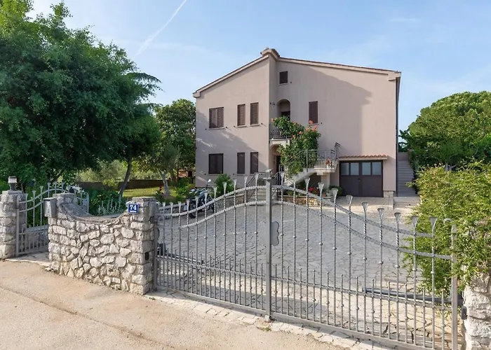 Apartman David With Balcony
